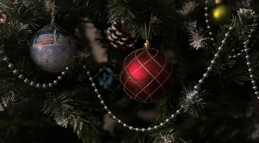 Поздравляем с наступающим Новым 2025 годом!